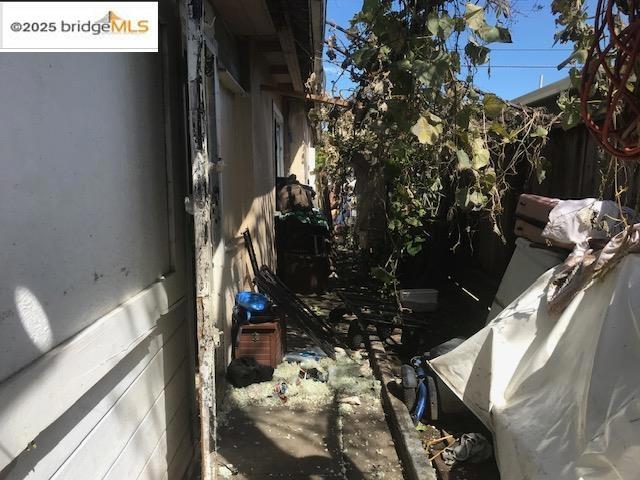 22807 Alice, Hayward CA: https://media.crmls.org/mediaz/32bace7c-4d51-492e-b2c3-d64545427de4.jpg