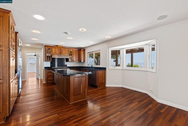70 Sherburne Hills, Danville CA: https://media.crmls.org/mediaz/32bb420d-fb2a-4eea-844c-88e5830e9d5f.jpg