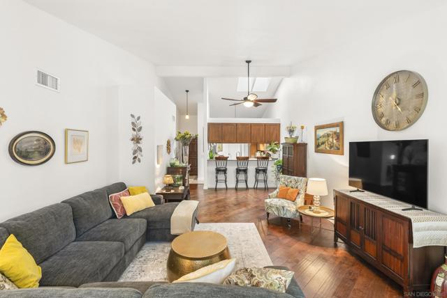 17909 Avenida Alozdra, San Diego CA: https://media.crmls.org/mediaz/32bb8034-8cf4-4380-9042-ac23dfd54820.jpg