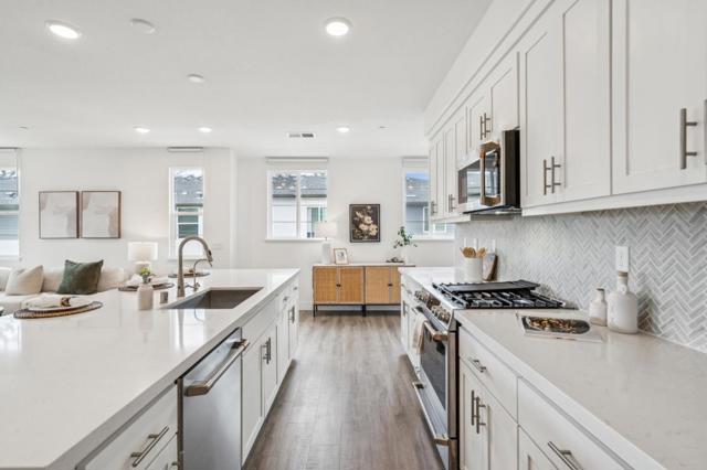 373 Arc Court, Hayward CA: https://media.crmls.org/mediaz/32bb947a-7797-4699-a975-fc9881923caa.jpg