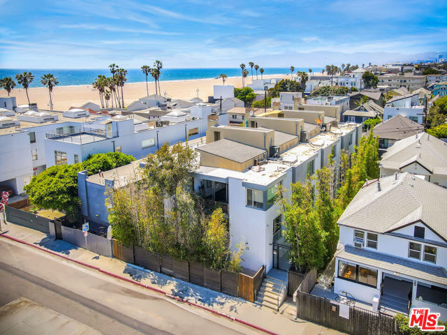 25 Brooks Avenue, Venice CA: https://media.crmls.org/mediaz/32bc251f-4356-4a29-b862-a2ea09b5c6af.jpg