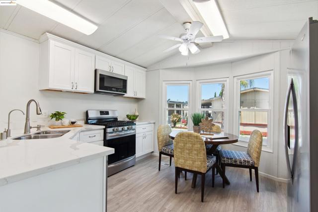 301 Alcott Ct, Bethel Island CA: https://media.crmls.org/mediaz/32bc428b-ff33-413a-b57f-48ce1c2b1ea9.jpg