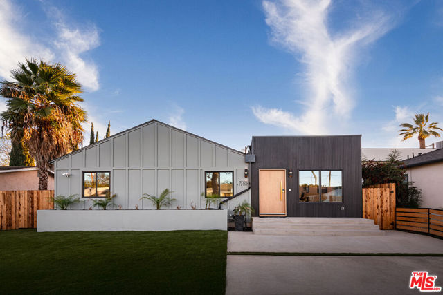 17624 Martha Street, Encino CA: https://media.crmls.org/mediaz/32bc4c2b-4623-4b10-8bdd-b0b45eedbd6f.jpg