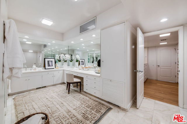 1177 Loma Linda Drive, Beverly Hills CA: https://media.crmls.org/mediaz/32bc720c-a16b-47db-a839-1023229b7ffb.jpg