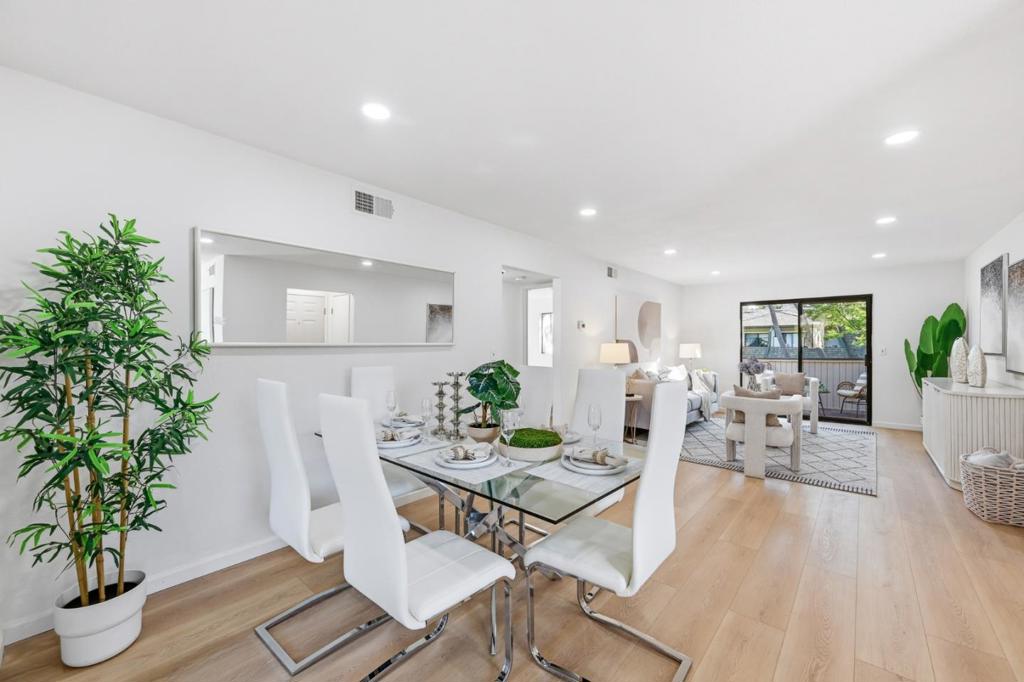 https://media.crmls.org/mediaz/32bc77c3-b77a-45a1-babe-88be1cb77003.jpg?preset=X-Large