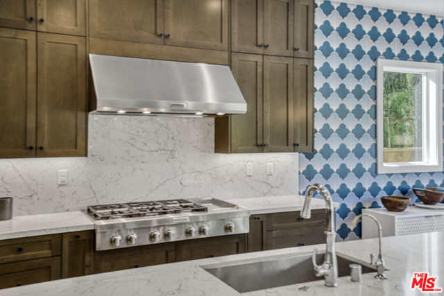 12333 N Finch Court, Porter Ranch CA: https://media.crmls.org/mediaz/32bcd40b-83be-4604-a617-51629a6b5879.jpg