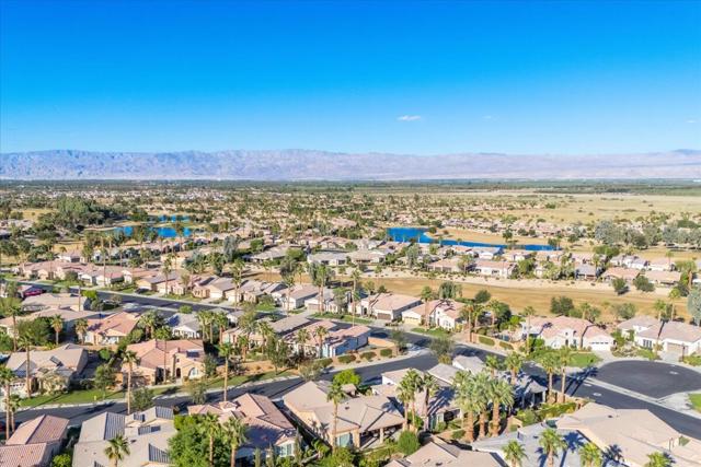 81485 Golden Poppy Way, La Quinta CA: https://media.crmls.org/mediaz/32bcfd3e-7c15-4951-a565-ee268d98296f.jpg