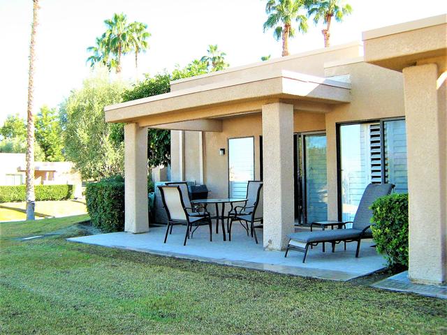 72346 Sommerset Drive, Palm Desert CA: https://media.crmls.org/mediaz/32bd6e6d-33cb-471c-a12d-d9825abdf59d.jpg