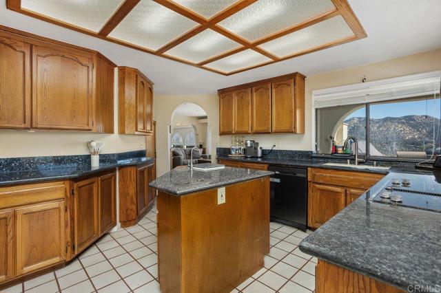 23742 Calistoga Pl, Ramona CA: https://media.crmls.org/mediaz/32be5b41-baa3-4e2a-8050-4208da6f76cb.jpg