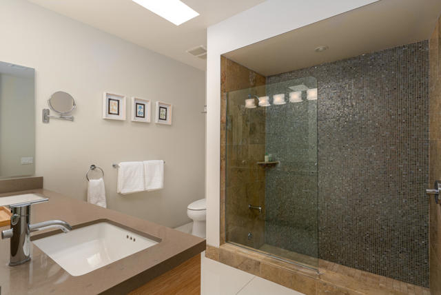26 Lakeview Circle, Palm Springs CA: https://media.crmls.org/mediaz/32beae39-89be-4e7f-977d-9f6568124969.jpg
