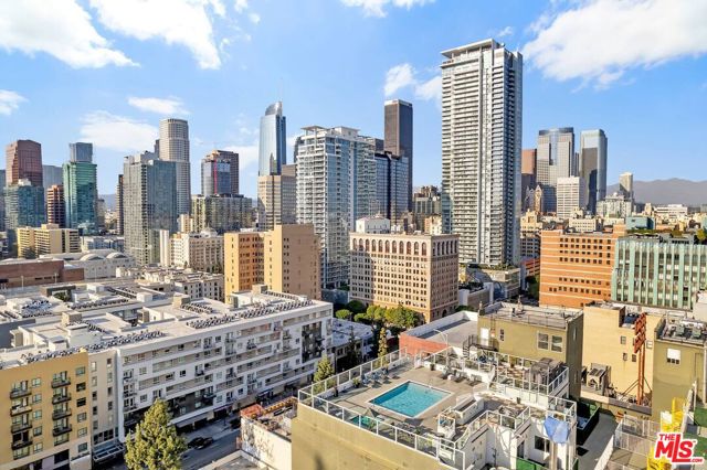 939 S Broadway, Los Angeles CA: https://media.crmls.org/mediaz/32bef71a-a121-4a90-9204-c96363ba53b6.jpg