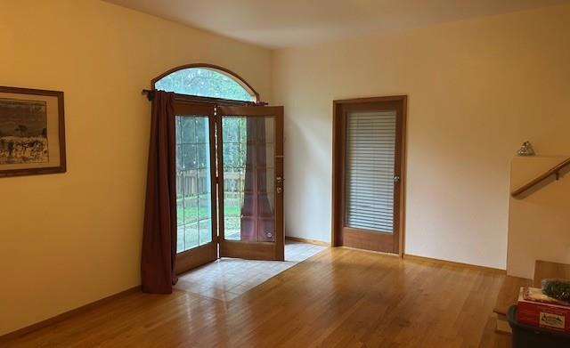 525 Wellington Drive, San Carlos CA: https://media.crmls.org/mediaz/32bf357f-893f-495a-ba0b-7acc9352ec54.jpg