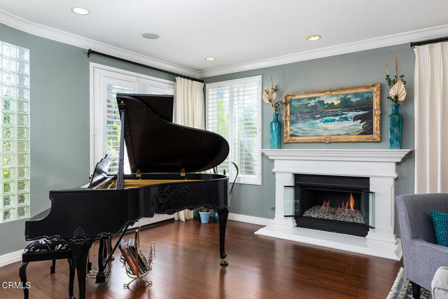 411 22nd Street, Huntington Beach CA: https://media.crmls.org/mediaz/32bf914b-8d81-4398-91f1-eb550562c2ce.jpg