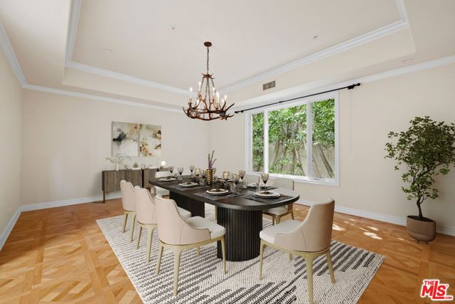 625 Foothill Road, Beverly Hills CA: https://media.crmls.org/mediaz/32bf999a-a811-4e42-83b8-90affb8cebfe.jpg