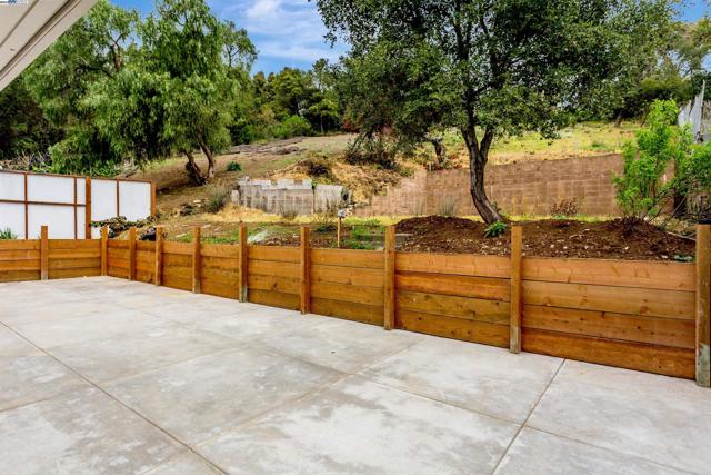 Image 32 of 35 For 158 Baxter St.