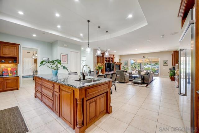 2860 Via Rancheros Way, Fallbrook CA: https://media.crmls.org/mediaz/32c053d7-8901-4473-a57a-47cc812543f8.jpg