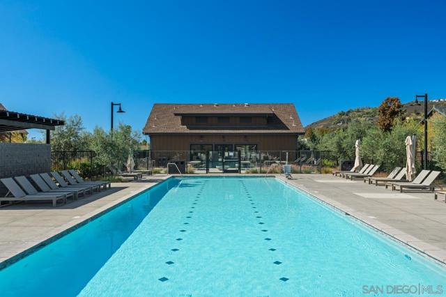 1938 Julie Dawn Pl, Escondido CA: https://media.crmls.org/mediaz/32c059b2-fff2-4efd-98ef-f0e215b5f1ac.jpg