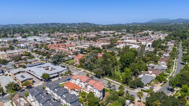 300 E Alhambra Road, Alhambra CA: https://media.crmls.org/mediaz/32c1a2e1-b43b-4568-9c2a-461965287371.jpg