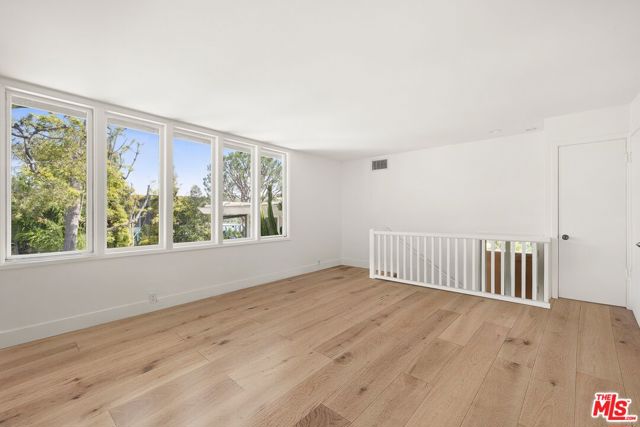 605 Hanley Way, Los Angeles CA: https://media.crmls.org/mediaz/32c1db98-5949-4b05-8d61-38eafe3fdc35.jpg