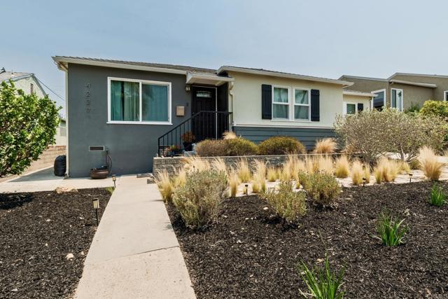 Detail Gallery Image 2 of 35 For 4227 69th St, La Mesa,  CA 91941 - 4 Beds | 3 Baths