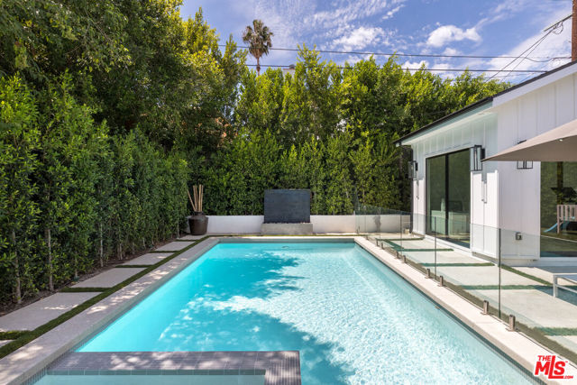 4253 Costello Avenue, Sherman Oaks CA: https://media.crmls.org/mediaz/32c308bd-f496-4ab8-951a-34a8eb580f44.jpg