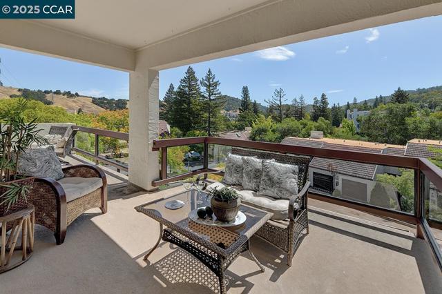 3244 Terra Granada Dr, Walnut Creek CA: https://media.crmls.org/mediaz/32c43e93-d8e1-4124-8181-cdbb13a47f65.jpg