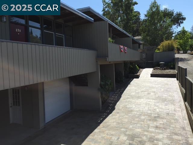 891 Bell Street, Lafayette CA: https://media.crmls.org/mediaz/32c465e9-7d6e-4b39-9ed4-5ace9fc8a645.jpg