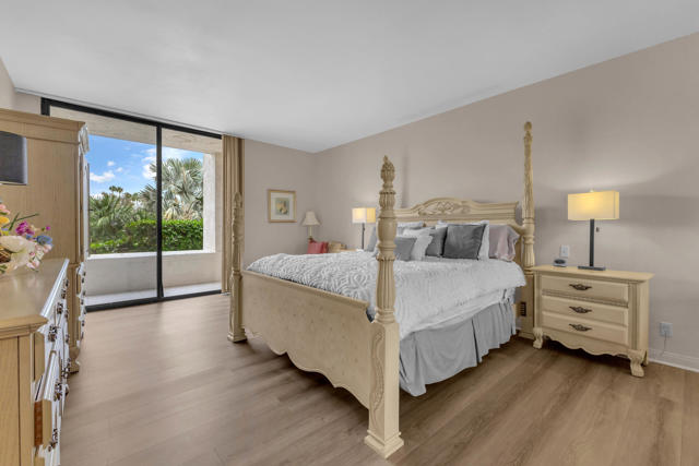 910 Island Drive #112, Rancho Mirage, CA 92270