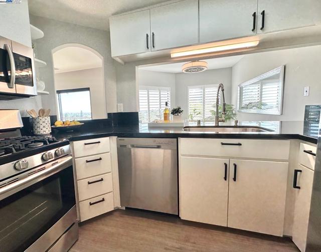 21239 Gary Dr, Hayward CA: https://media.crmls.org/mediaz/32c5524a-2437-4210-842c-95697b4f6c84.jpg
