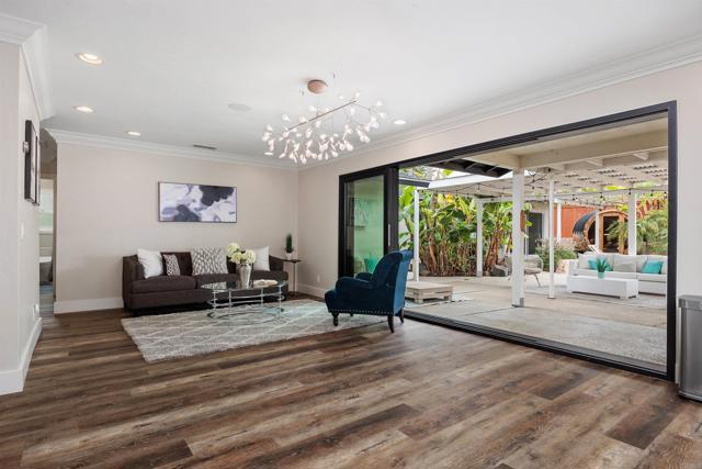 3984 Scott Dr., Carlsbad CA: https://media.crmls.org/mediaz/32c5996b-74b8-4951-9b41-e4b8be659302.jpg