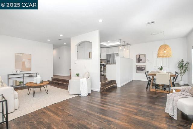2006 Rainier Drive, Martinez CA: https://media.crmls.org/mediaz/32c630e2-4450-4192-878f-476b03b9411a.jpg