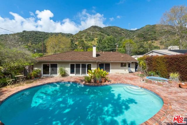 3480 MANDEVILLE CANYON Road, Los Angeles CA: https://media.crmls.org/mediaz/32c635e8-bb54-4194-898f-2be99a6335b1.jpg