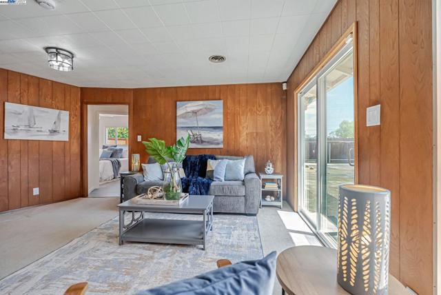 23192 Santa Clara Street, Hayward CA: https://media.crmls.org/mediaz/32c64a5a-2ecb-44ba-b934-9b54e8351192.jpg