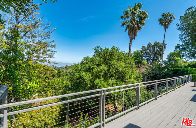 15941 Skytop Road, Encino CA: https://media.crmls.org/mediaz/32c69c5e-7f60-4e8f-af80-7b77eaf1e851.jpg