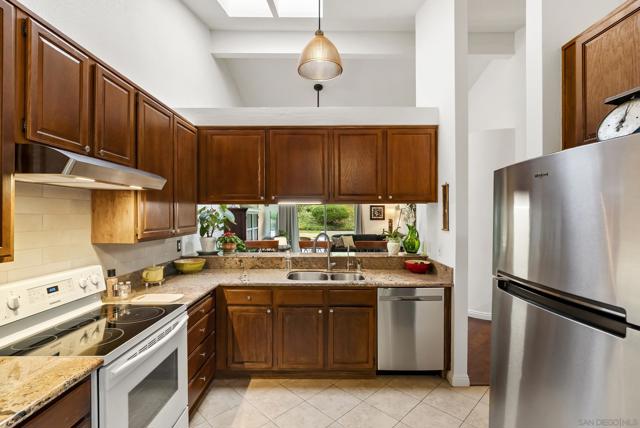 17909 Avenida Alozdra, San Diego CA: https://media.crmls.org/mediaz/32c80df1-5006-4c56-bddd-bd27a356eee8.jpg