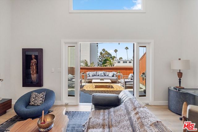2108 Neilson Way, Santa Monica CA: https://media.crmls.org/mediaz/32c9125a-1d2e-4fc8-b5c0-28115b351c06.jpg