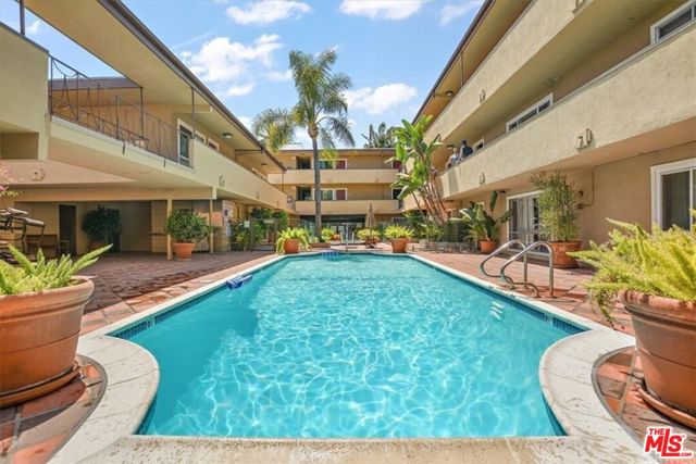 970 Palm Avenue, West Hollywood CA: https://media.crmls.org/mediaz/32cada5f-1f41-47e6-94bd-a85f075baa92.jpg