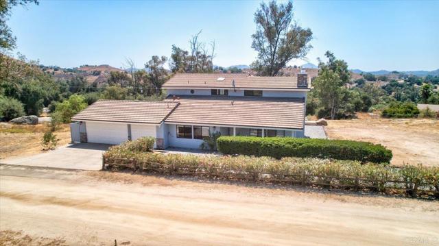 18434 Ramona View Drive, Ramona CA: https://media.crmls.org/mediaz/32cb0528-2941-4765-866a-7d1717447bcf.jpg