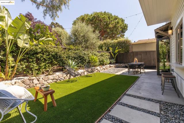 5734 Maccall St, Oakland CA: https://media.crmls.org/mediaz/32cb0745-ac19-4a84-9876-de0534a36eb4.jpg