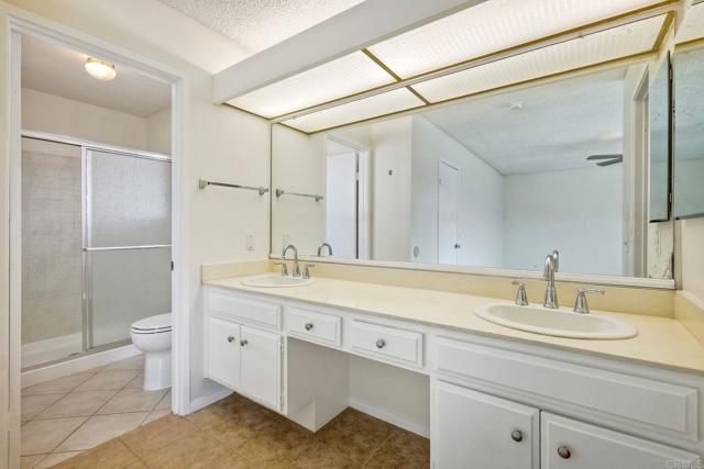 169 Camino Entrada, Chula Vista CA: https://media.crmls.org/mediaz/32cb8016-dbdf-4366-b297-8c6b36be81d3.jpg