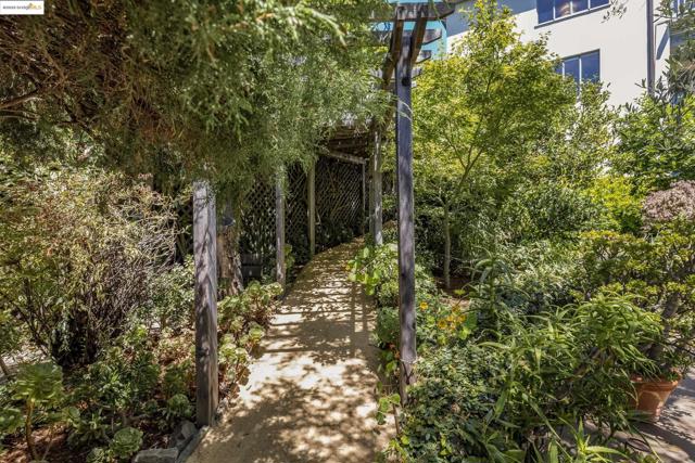 1971 Hoover Ave, Oakland CA: https://media.crmls.org/mediaz/32cc20ea-1dca-400a-9468-3df72f3b36ed.jpg