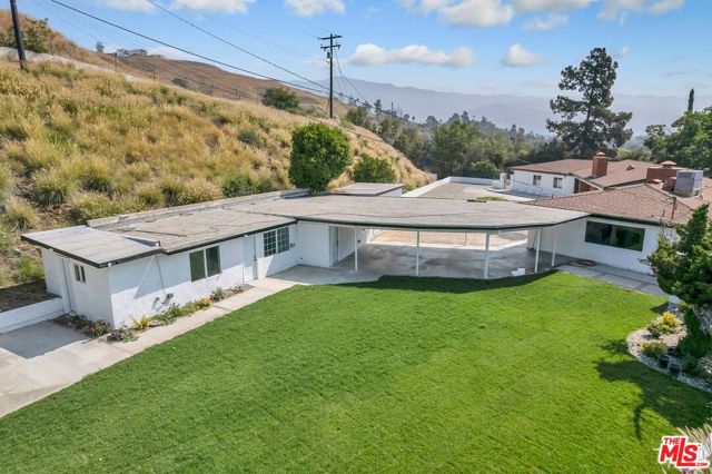 1084 W west Marshall Boulevard, San Bernardino CA: https://media.crmls.org/mediaz/32cc397a-2f0a-41eb-80c0-6e1bad58be26.jpg