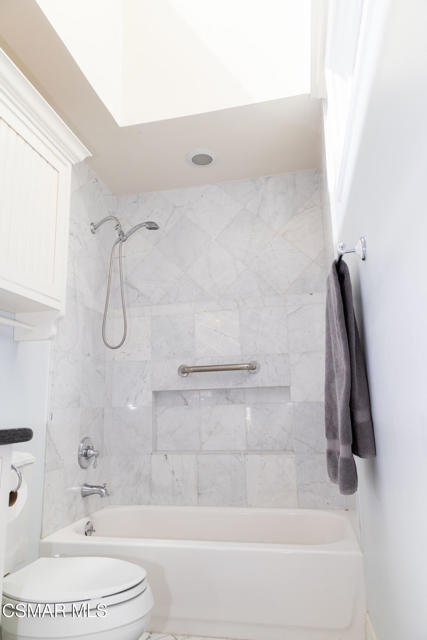 385 Somerset Circle, Thousand Oaks CA: https://media.crmls.org/mediaz/32cc4982-f7ad-4e9b-a0af-6b4e6b264e8c.jpg