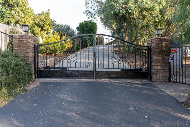 1195 Via Encinos, Fallbrook CA: https://media.crmls.org/mediaz/32cc5eed-f767-4b90-b54a-738a242015d3.jpg