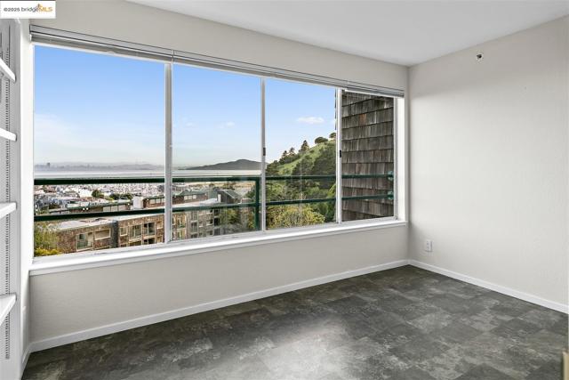1301 Quarry Ct, Richmond CA: https://media.crmls.org/mediaz/32ccac85-3e68-4b18-801e-aa445ad9c67e.jpg