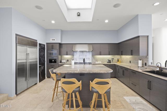 815 Mandalay Beach Road, Oxnard CA: https://media.crmls.org/mediaz/32cce773-c149-4b58-9480-77365a6acad0.jpg