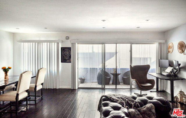 7259 Hillside Avenue, Los Angeles CA: https://media.crmls.org/mediaz/32cd3689-040c-4558-a5dc-7444613e3afa.jpg