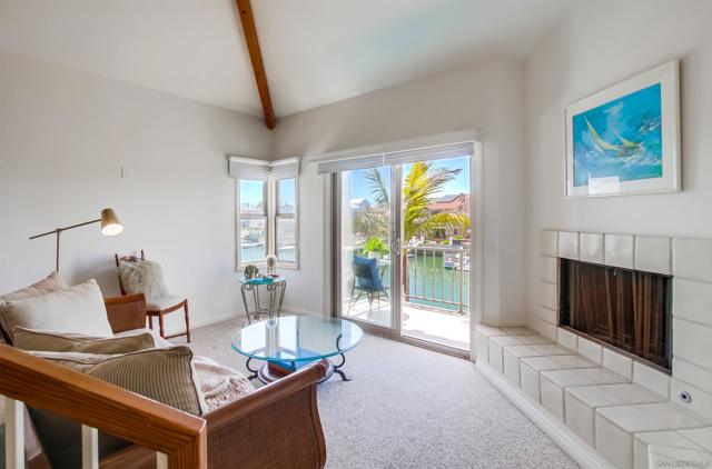 6 Buccaneer Way, Coronado CA: https://media.crmls.org/mediaz/32ce456d-8153-4493-8258-117e331707e7.jpg