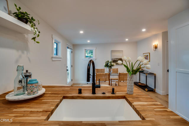1100 Meridian Avenue, South Pasadena CA: https://media.crmls.org/mediaz/32ce6c87-f1a5-4b5c-b6ae-1e882df6481b.jpg