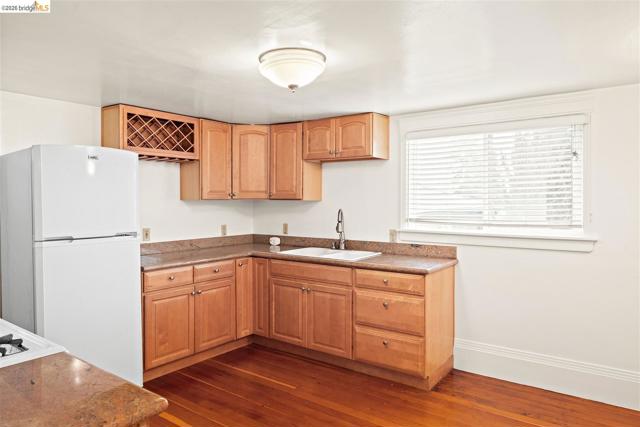 1718 Bancroft Way, Berkeley CA: https://media.crmls.org/mediaz/32ce80e2-795e-4b84-8fba-98cbf60e2854.jpg
